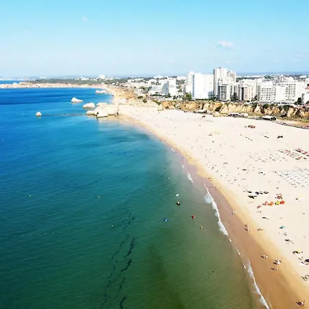 アパート Avo Manela By Algest